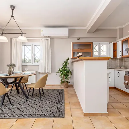 Prázdninový dům Mi Casa - Serene Garden Retreat, 2 Bedroom House Corfu (city)