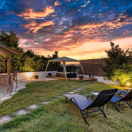 Holiday home Mi Casa - Serene Garden Retreat, 2 Bedroom House