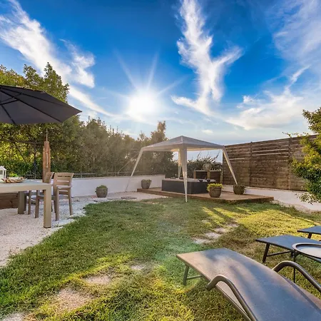 Holiday home Mi Casa - Serene Garden Retreat, 2 Bedroom House