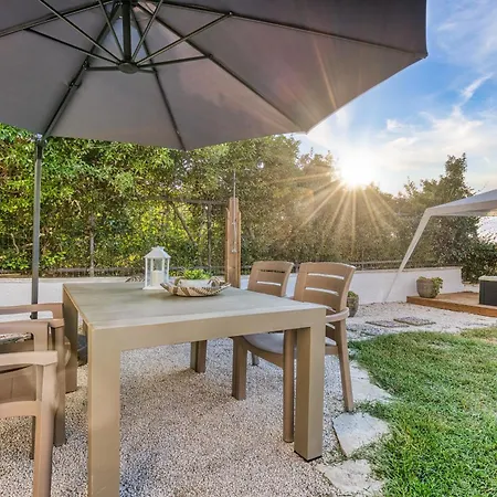 Mi Casa - Serene Garden Retreat, 2 Bedroom House Prázdninový dům *
